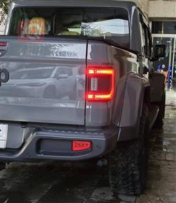 جيب جلاديتور